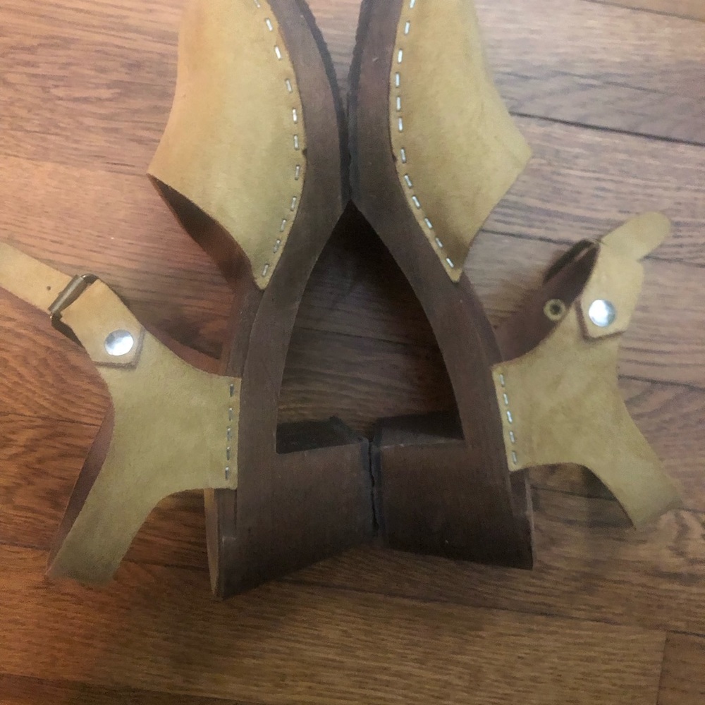 Lotta from Stockholm open toe clogs.  Lower heel size 39/8.5.  Suede material.